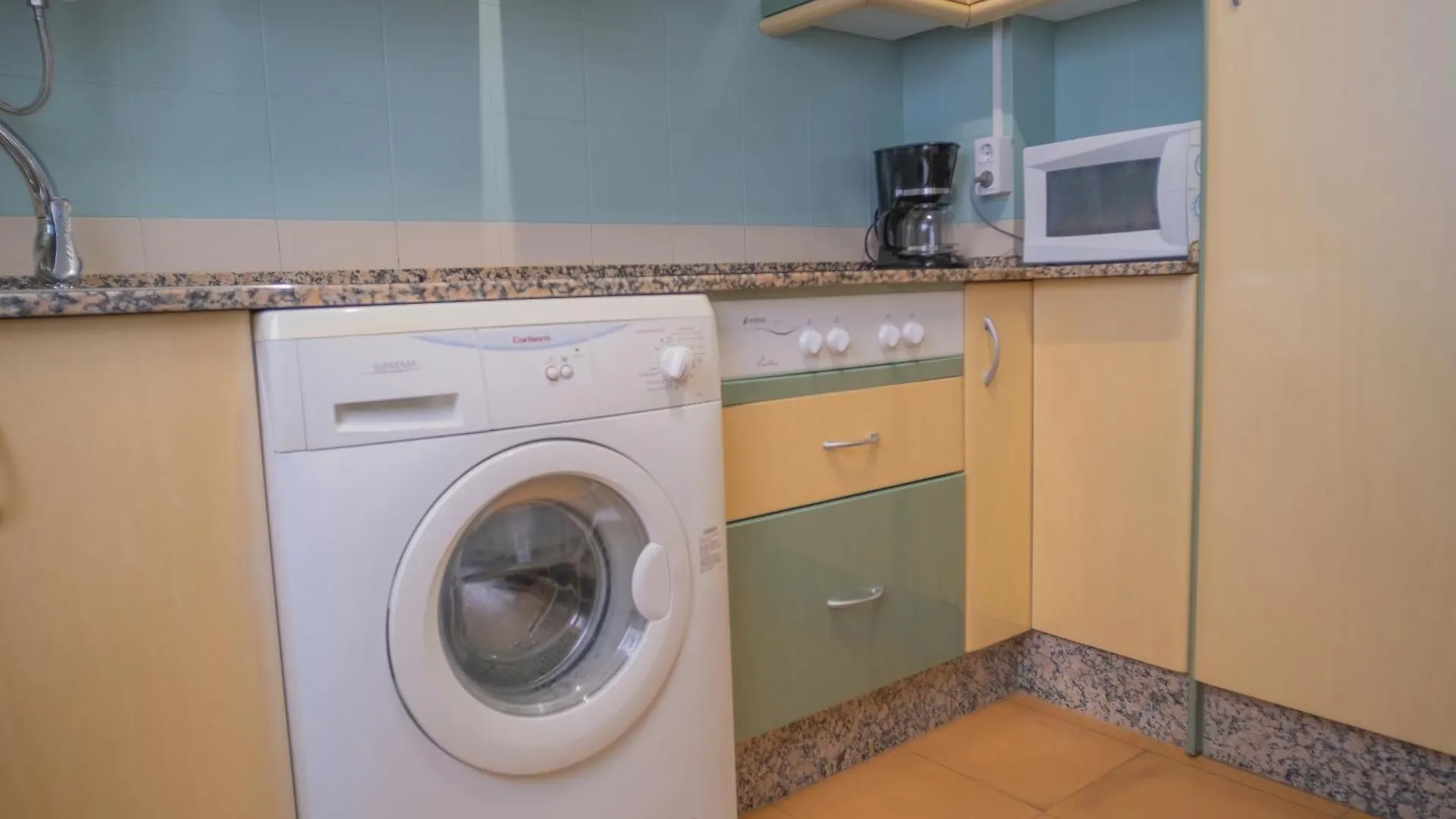 Apartamento Centrico En Conil Con Balcon Privado, Aire Acondicionado Y Garaje Para Familia Conil De La Frontera 0*,