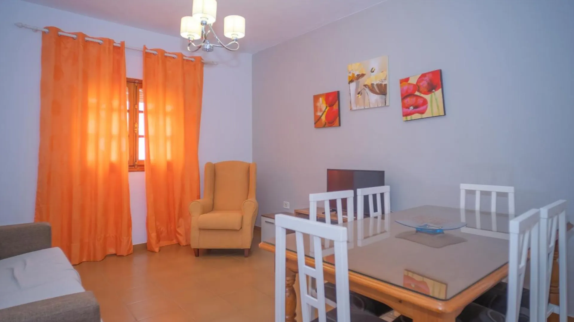 Apartamento Centrico En Conil Con Balcon Privado, Aire Acondicionado Y Garaje Para Familia Conil De La Frontera