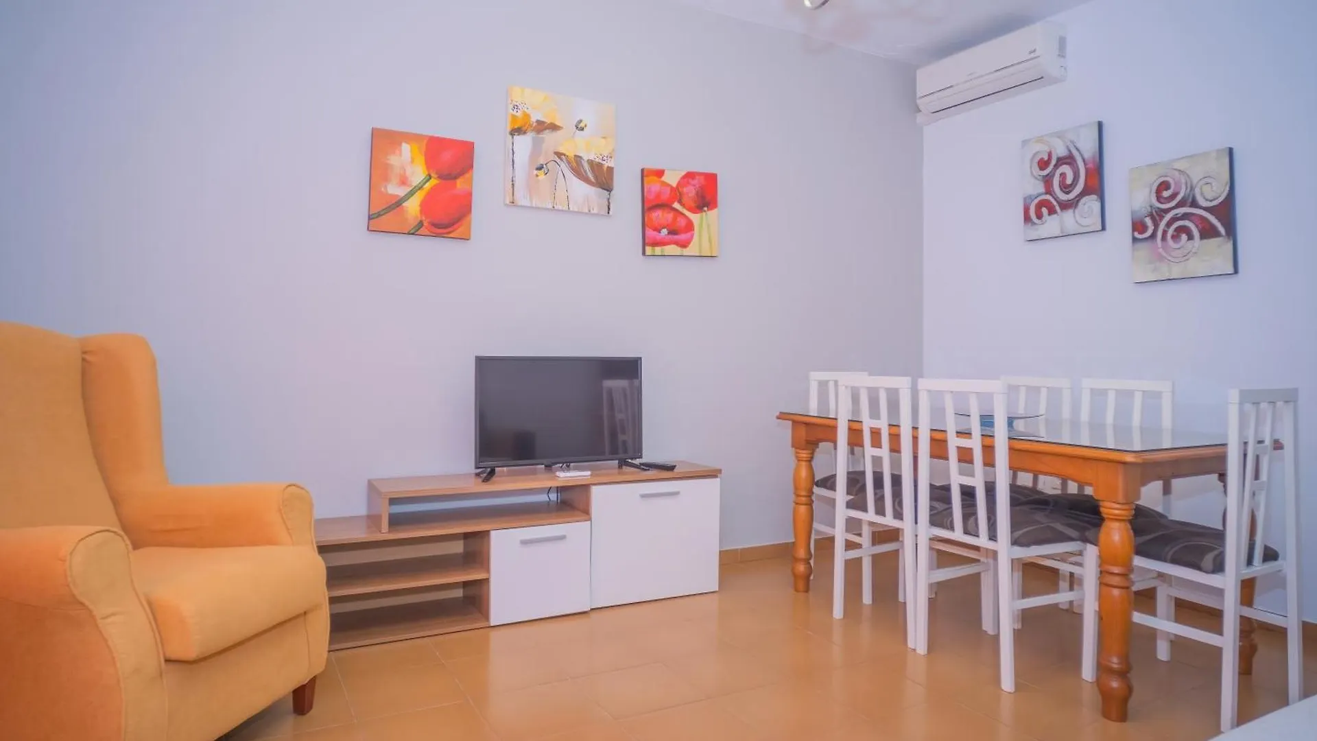 Apartamento Centrico En Conil Con Balcon Privado, Aire Acondicionado Y Garaje Para Familia Conil De La Frontera