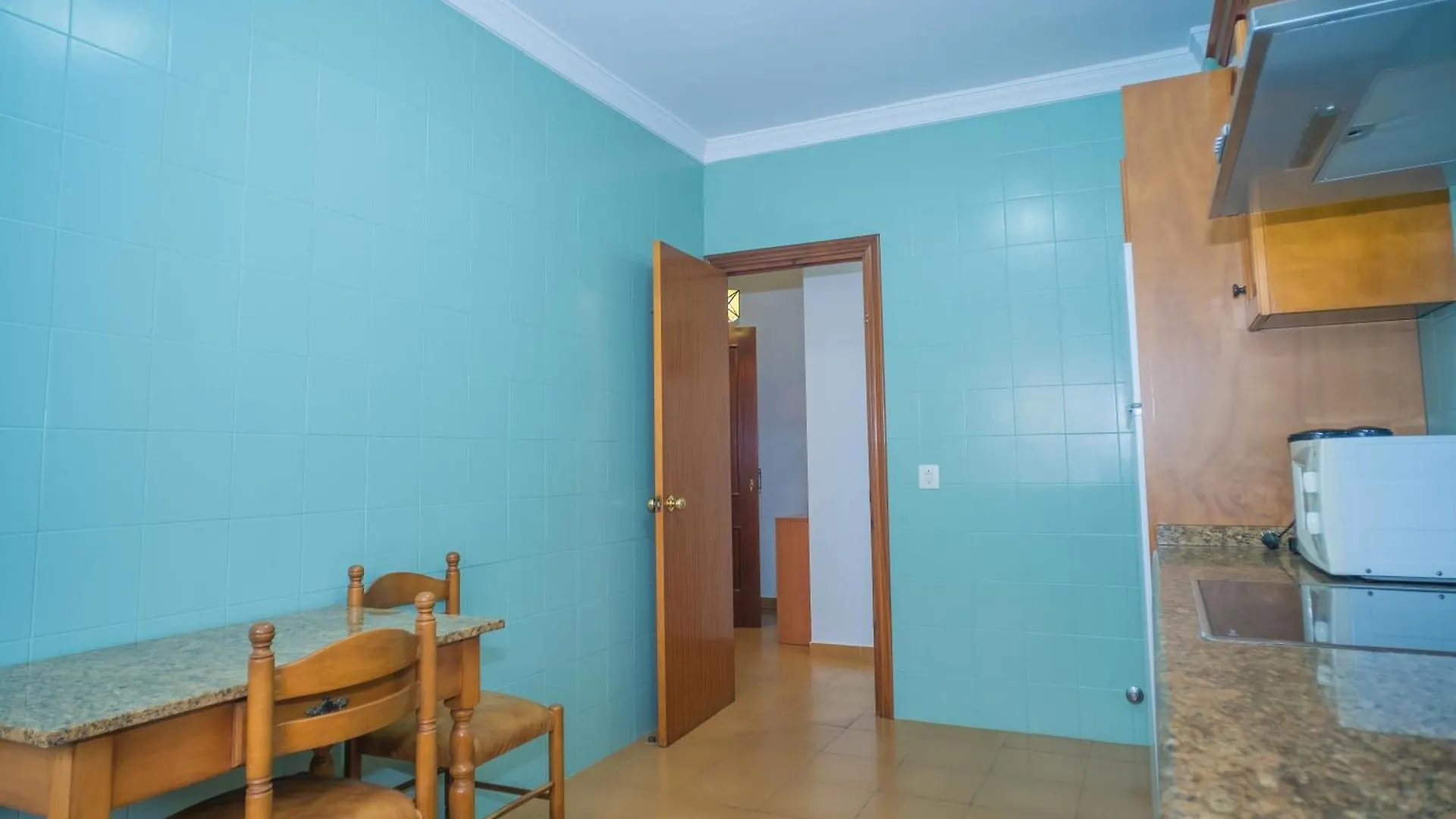 Apartamento Centrico En Conil Con Balcon Privado, Aire Acondicionado Y Garaje Para Familia Conil De La Frontera 0*,  Spain