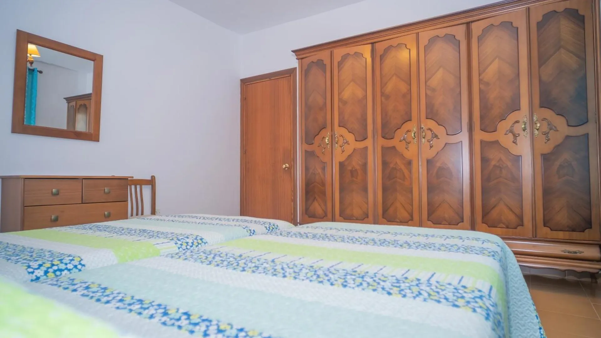 Apartamento Centrico En Conil Con Balcon Privado, Aire Acondicionado Y Garaje Para Familia Conil De La Frontera Spain