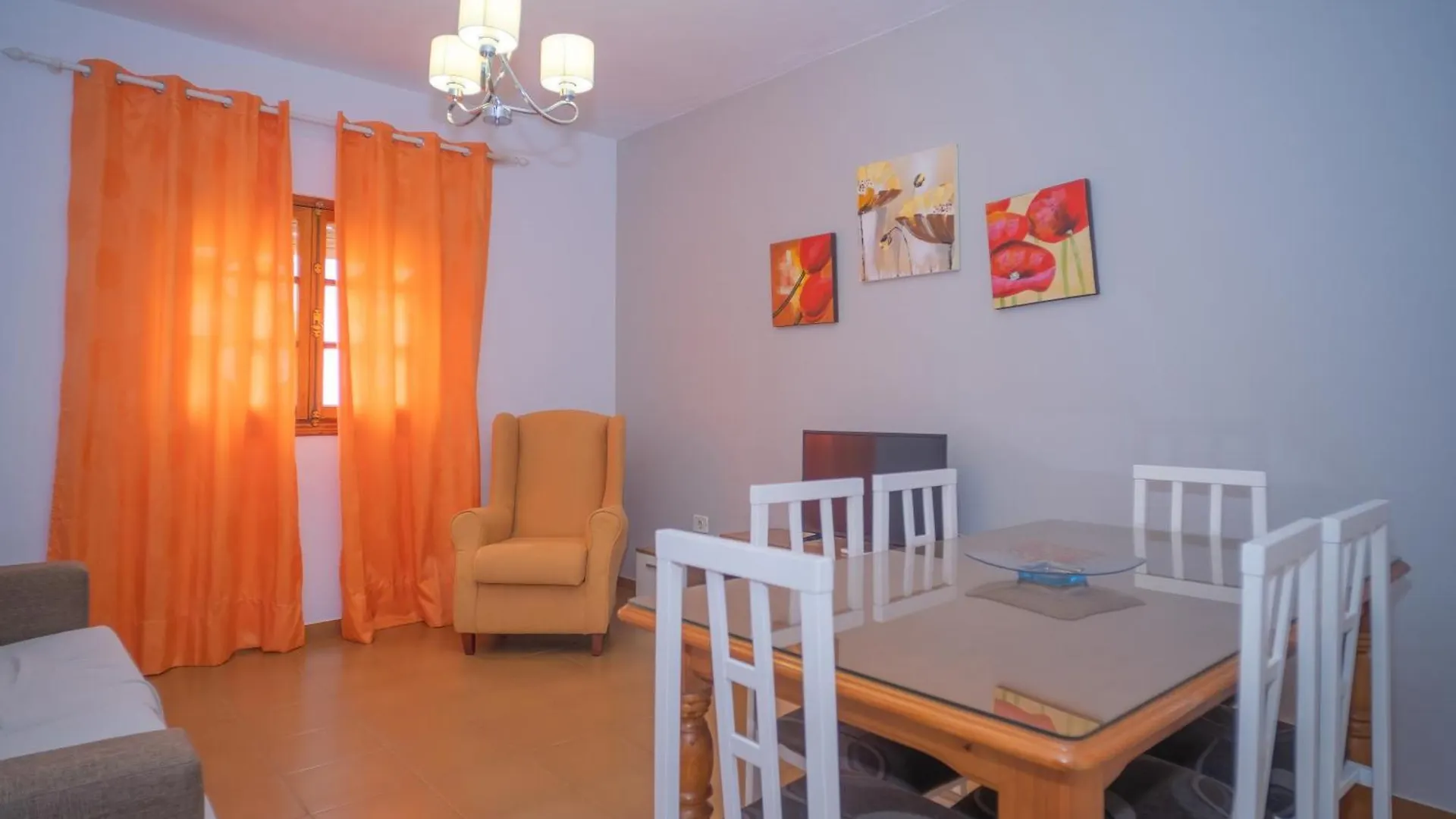Apartamento Centrico En Conil Con Balcon Privado, Aire Acondicionado Y Garaje Para Familia Conil De La Frontera Spain