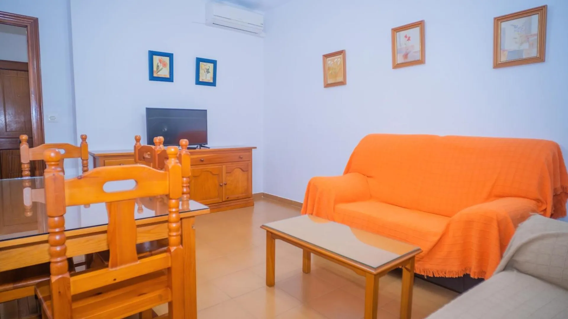 Apartamento Centrico En Conil Con Balcon Privado, Aire Acondicionado Y Garaje Para Familia Conil De La Frontera
